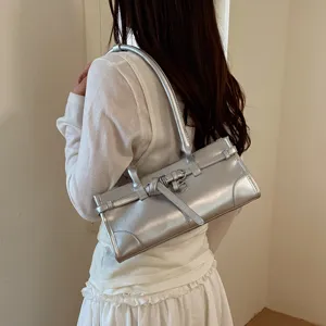 Borsa a tracolla argentata metallica con design di nicchia coreano da donna, stile retro.