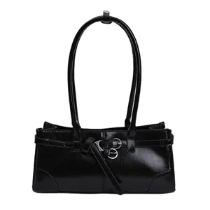 Borsa a spalla in pelle verniciata nera borsa sottobraccio retrò con fibbie metalliche e cinghie.