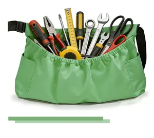 Grüne Gartenschürze mit vielen Werkwolltaschen und verstellbarem Gurt für die Obsternte.