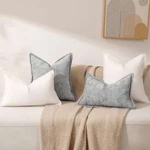 Détail de coussin décoratif texturé en chenille, housse de coussin douce pour canapé lit.