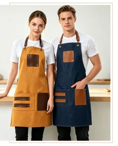 Gros plan de tabliers en toile résistante avec poches en cuir PU, parfaits pour la cuisine.