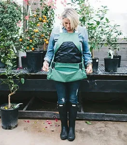 Tuinoogst schort met grote zakken en snelle ontgrendeling voor het oogsten van fruit.