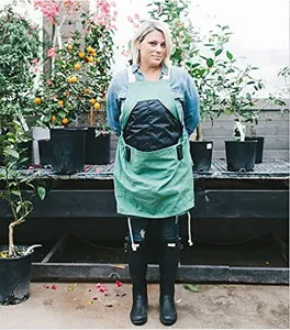 Tuinoogst schort met groot Oxford stoffen vak voor het verzamelen van fruit en groenten.