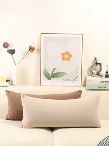 Detalle de cojín rectangular de chenilla estilo nórdico, suave almohada lumbar de sofá.