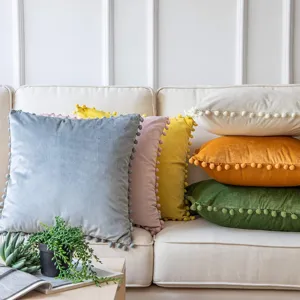 Samt Kissenbezug mit Pompon-Borte, weiches Dekokissen für Sofa, Bett und Wohnzimmer.