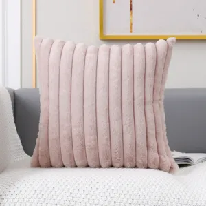Coussin décoratif rayé en fausse fourrure de lapin rose peluche pour canapé de salon
