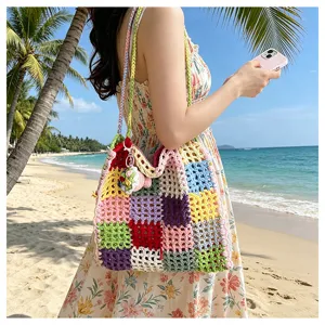 Sac cabas en crochet coloré pour femme, sac à main d'épaule tricoté pour les vacances à la plage.
