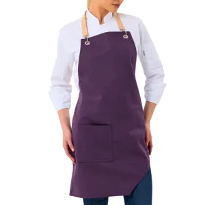 Grembiule professionale in tela viola con bretelle marroni e tasca per cucina e lavoro.