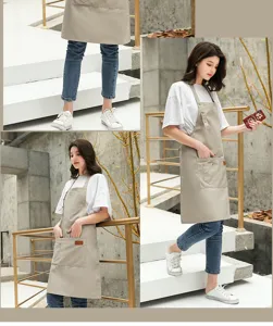 Tablier de travail en coton kaki avec tour de cou et poches multiples, idéal pour cuisine et café.