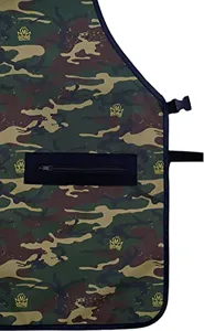 Detailaufnahme der Camouflage Canvas Arbeitsschürze mit Reißverschlusstasche Schnallen.