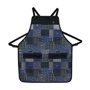 Mehrfunktionaler Arbeitskocher mit Reißverschlusstaschen, blaues Patchwork Bandana Design.