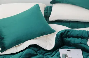 Detailed view of dark green and white double-sided flannel pillowcase, soft plush texture.