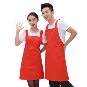 Einfarbige Polycotton rote Schürze im koreanischen Stil als Koch und Kellner Arbeitskleidung.