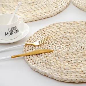 Handcrafted straw braided placemat, natural corn husk thermal insulation mat for dining table.