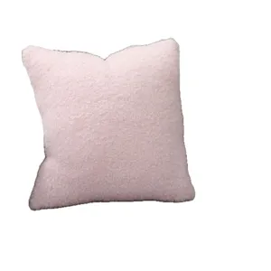 Housse de coussin carree en fausse fourrure rose pour canape lit salon decoration