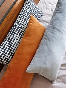 Ensemble de coussins long pour tête de lit canapé velours et motif pied de poule