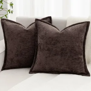 Housse de coussin décorative en chenille marron foncé, coussin carré texturé pour canapé.