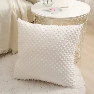 Weißer getufteter Kissenbezug, kuscheliges Kissen für Wohnzimmersofa und Bettdekoration.