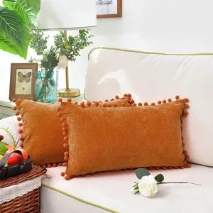 Coussin décoratif rectangulaire en chenille épaisse avec pompons pour le salon canapé