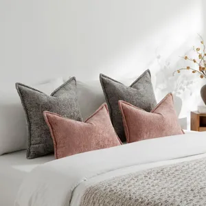 Detailaufnahme von strukturiertem Kissen aus Chenille, ideal für gemütliche Sofas oder Betten.