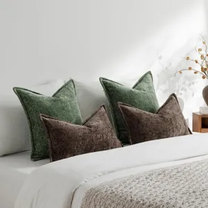 Chenille strukturierte Kissen Detail zeigt weichen Stoff und elegante Kombination für Bett.