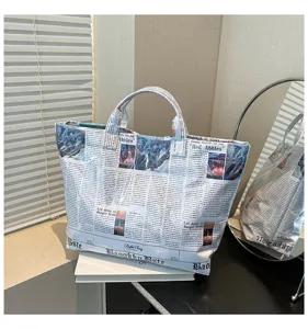 Grote capaciteit krant print tote tas mode casual handtas voor vrouwen detailweergave