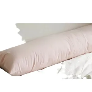 Long coussin de corps rose pour dormir, oreiller de soutien souple pour lit ou canapé.