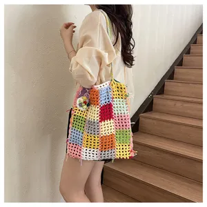 Vue detaillee sac cabas crochet multicolore fait main, sac bandouliere tricote ete.