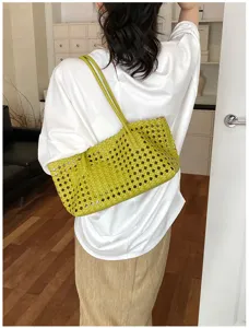 Groene geweven lederen tote tas voor dames, grote uitgesneden schoudertas voor op vakantie.