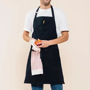 Delantal de trabajo de lona negra con múltiples bolsillos para cocina, panadería y cafetería.