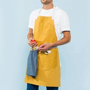Delantal de cocina de lona profesional con bolsillos y tira para paño, ropa de trabajo resistente.