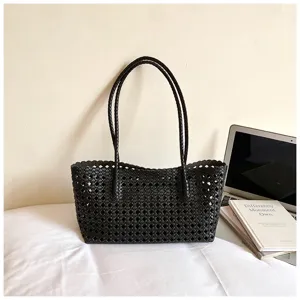 Zwarte geweven shopper tas voor dames, grote schoudertas, stijlvolle casual werk tas.