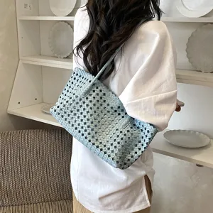 Lichtblauwe geweven schoudertas tote, stijlvolle casual handtas met grote capaciteit voor dames.