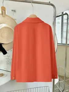 Camicia casual a maniche lunghe tinta unita con bottoni in metallo retro dettaglio.