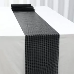 Zwarte tafel loper van gaas voor feesttafeldecoratie, modern geometrisch tafelkleed stijl.
