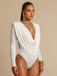 Body bianco con scollo ad anello, maniche lunghe, dettaglio drappeggio elegante e design plissettato