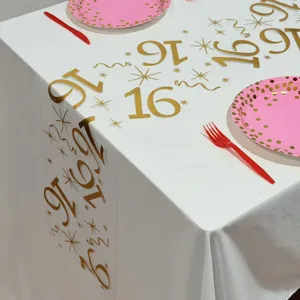 Chemin de table en tulle blanc avec imprimé dorés 16 pour fête d'anniversaire et événements.