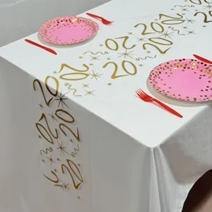 Chemin de table en résille imprimé or pour la fête du 20e anniversaire et décoration festive.