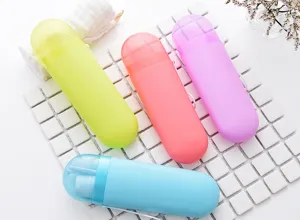 Juego de estuche portador de cepillo de dientes de viaje, caja de plástico antipolvo colgante.