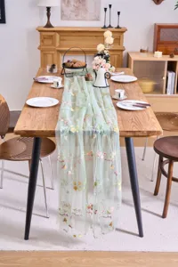 Europäischer Netz-Tischläufer mit Blumenstickerei, grüner transparenter Stoff für Partytisch.