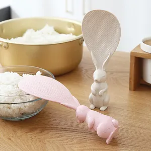 Belle cuillère à riz lapin, spatule antiadhésive debout pour la cuisine à la maison.