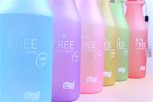 Candy color 550ml frosted plastic water bottle, BPA free leakproof sports drink cup.