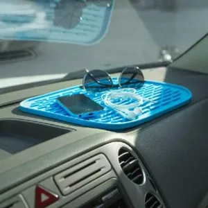 Tappetino antiscivolo in silicone blu multifunzionale resistente al calore per auto.