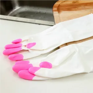 Guanti per pulizia domestica bianchi impermeabili per lavare i piatti cucina vista principale