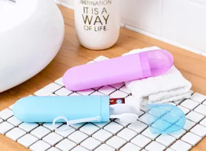 Estuche portatil de viaje para cepillo de dientes con soporte para pasta y gancho de bano.