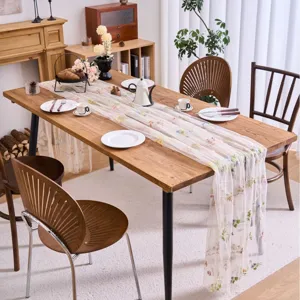 Europäischer Netztischläufer mit Blumenstickerei für elegante Esszimmerdekoration und Party-Setup.