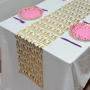 Festoso runner da tavolo con eleganti motivi di luna dorata e lanterne per feste