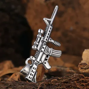 Men's punk retro metal rifle pendant necklace, cool tactical weapon jewelry accessory for daily wear.
