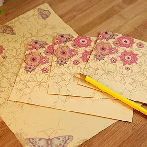 Vintage briefpapier en enveloppenset met bloemenpatroon, romantische schrijfwaren.