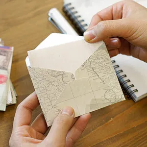 Mini buste in stile vintage creativo con classico design di mappa, perfette per note.